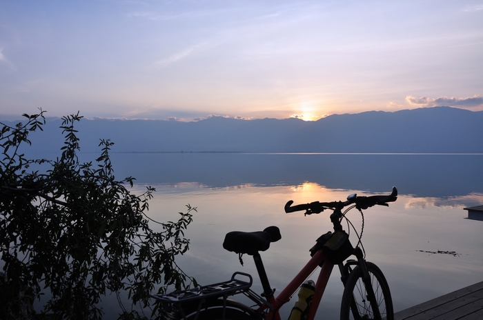 自行车骑行云南 洱海 旅途摄影